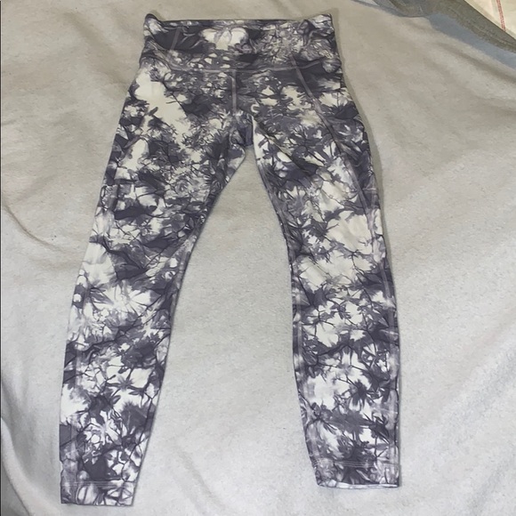 Athleta Pants - LNC Athleta Small leggings-gray, light gray, and